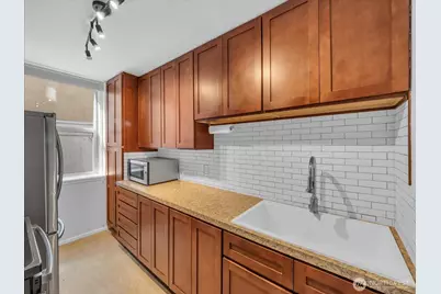 7 Harrison Street #17, Seattle, WA 98109 - Photo 8