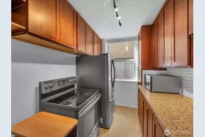 7 Harrison Street #17, Seattle, WA 98109 - Photo 8