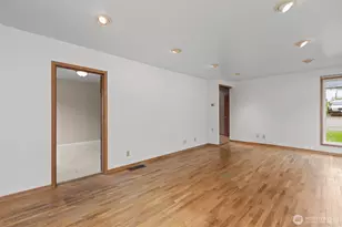 7123 32nd Ave SW, Seattle, WA 98126 - Photo 2