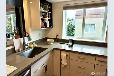712 E Denny Wy Unit #502, Seattle, WA 98122 - Photo 6