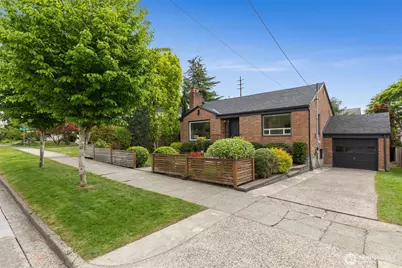551 NE 84th Street, Seattle, WA 98115 - Photo 2