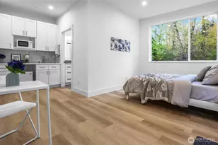 10628 E Riverside Dr, Bothell, WA 98011 - Photo 4