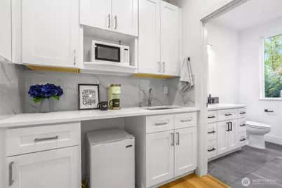 10628 E Riverside Dr, Bothell, WA 98011 - Photo 20