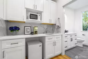 10628 E Riverside Dr, Bothell, WA 98011 - Photo 20