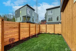 10628 E Riverside Dr, Bothell, WA 98011 - Photo 24