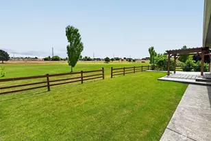 8019 Vialago Pkwy, Zillah, WA 98953 - Photo 14
