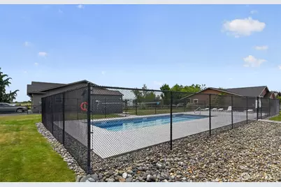 8019 Vialago Parkway, Zillah, WA 98953 - Photo 2