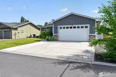 8019 Vialago Parkway, Zillah, WA 98953 - Photo 4