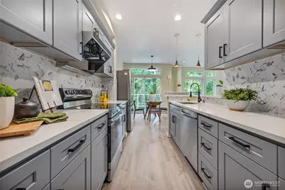 12541 NE 7th Place, Bellevue, WA 98005 - Photo 14