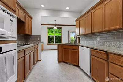 2113 12th Ave NW, Puyallup, WA 98371 - Photo 6