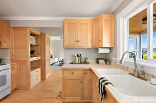 809 12th St, Bellingham, WA 98225 - Photo 14