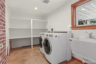 2430 Lorentz Pl N, Seattle, WA 98109 - Photo 32