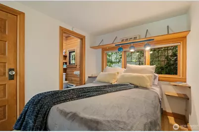 1919 32nd Avenue W, Seattle, WA 98199 - Photo 18