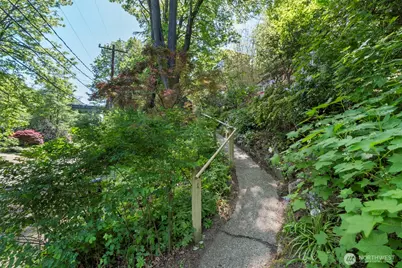 1919 32nd Avenue W, Seattle, WA 98199 - Photo 36