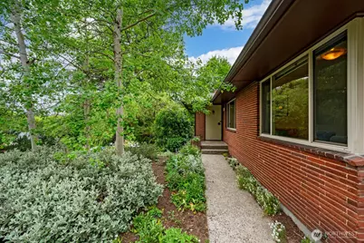 2624 NE 82nd Street, Seattle, WA 98115 - Photo 2
