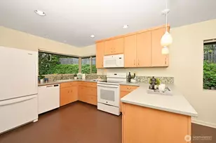 2624 NE 82nd St, Seattle, WA 98115 - Photo 8