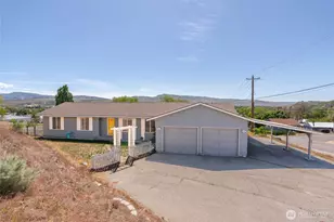504 Ash St, Omak, WA 98841 - Photo 1