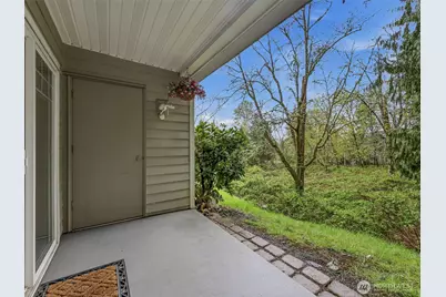 18501 SE Newport Way #H136, Issaquah, WA 98027 - Photo 2