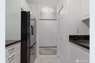 18501 SE Newport Way #H136, Issaquah, WA 98027 - Photo 14