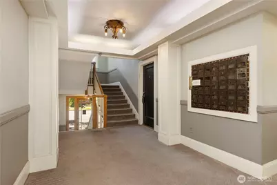 321 Boylston Avenue E #202, Seattle, WA 98102 - Photo 24
