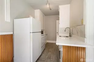 321 Boylston Ave E, Seattle, WA 98102 - Photo 10