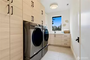 10411 NE 17th St, Bellevue, WA 98004 - Photo 20