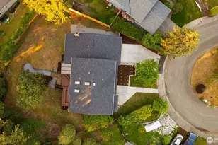 13400 SE 56th Pl, Bellevue, WA 98006 - Photo 32