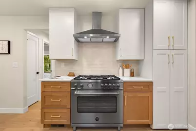 13400 SE 56th Place, Bellevue, WA 98006 - Photo 10