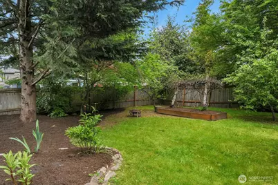 14339 Ashworth Avenue N, Seattle, WA 98133 - Photo 10