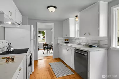 14339 Ashworth Avenue N, Seattle, WA 98133 - Photo 8