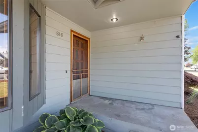 816 Vine Circle, Lynden, WA 98264 - Photo 2