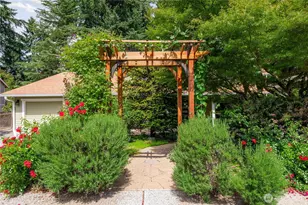 10310 117th Pl NE, Kirkland, WA 98033 - Photo 2