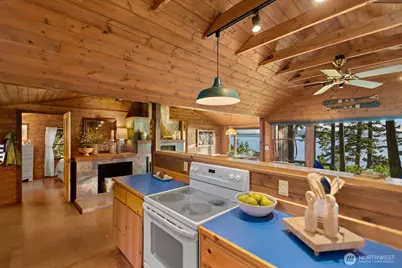 2726 Sea Garden Lane, Camano Island, WA 98282 - Photo 8