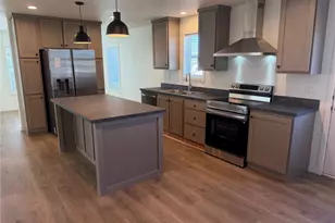 402 Maple Ave, Sunnyside, WA 98944 - Photo 2