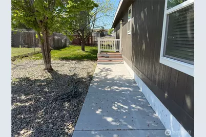 402 Maple Avenue #78, Sunnyside, WA 98944 - Photo 2