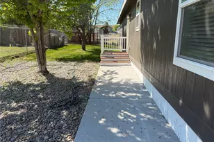 402 Maple Ave, Sunnyside, WA 98944 - Photo 2