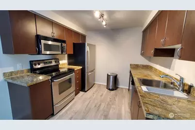 215 9th Street #D201, Kirkland, WA 98033 - Photo 8