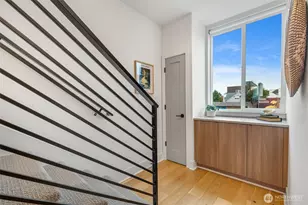908 N 46th St, Seattle, WA 98103 - Photo 16