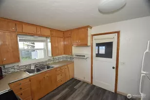 614 S Pine St, Burlington, WA 98233 - Photo 6