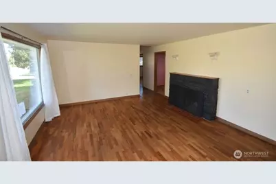 614 S Pine Street, Burlington, WA 98233 - Photo 2