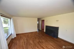 614 S Pine St, Burlington, WA 98233 - Photo 2