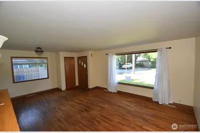 614 S Pine Street, Burlington, WA 98233 - Photo 4