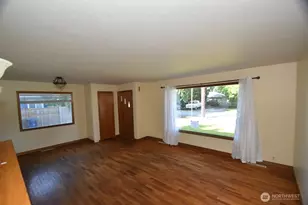 614 S Pine St, Burlington, WA 98233 - Photo 4