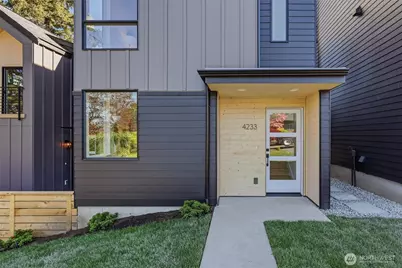 4233 S Bradford Street, Seattle, WA 98118 - Photo 2