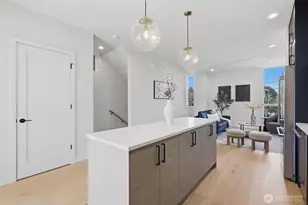 4233 S Bradford St, Seattle, WA 98118 - Photo 10