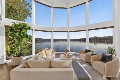 2007 E Lake Sammamish Parkway NE, Sammamish, WA 98074 - Photo 2