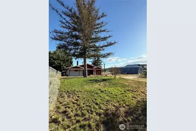 201 E Dewberry, Omak, WA 98841 - Photo 2