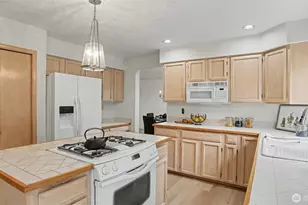 22771 SE 277th Pl, Maple Valley, WA 98038 - Photo 8