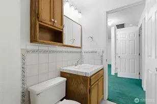 1013 NE 126th St, Seattle, WA 98125 - Photo 16