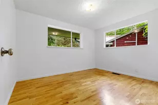 1013 NE 126th St, Seattle, WA 98125 - Photo 10